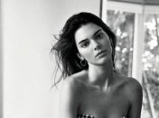 Дикая львица: Кендалл Дженнер поразила горячим образом в тигровом белье