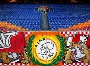 Игроки "Аякса" дарят подарки болельщикам (Видео)