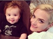 Звездный Instagram: Джейми Кинг кормит грудью сына (ФОТО)