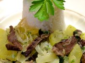 Рагу из свиного сердца с овощами в зелёном стиле)