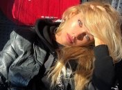 Модель Стелла Максвелл показала, як оберігає себе від вірусу