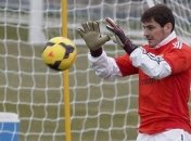 "Арсенал" ведет переговоры с Касильясом