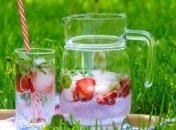 Вода не только в бутылке: диетолог перечислил овощи и фрукты, которые помогут в жару