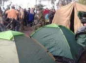 Под Радой находится около 200 митингующих