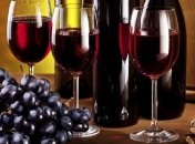 Порошенко подписал закон об отмене дорогой лицензии на торговлю вином 