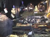 В Ровно полиция у киллера изъяла арсенал оружия: фото и видео