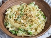 Рецепт дня: спагетти с зеленым горошком и сыром