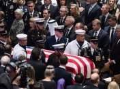 Порошенко: Маккейн настоящий герой Украины