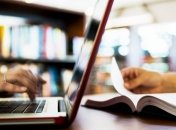 В Одессе из-за дефицита учебников школьники будут пользоваться электронными