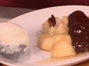 Десерт из груш с мороженым