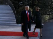 "Траурний" костюм і широка усмішка: Меланія Трамп попрощалася зі статусом першої леді