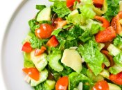 Салат с сельдереем и томатами