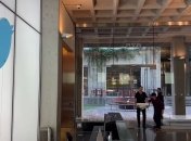 Илон Маск в офисе Twitter