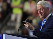 Клинтон официально поддержал выдвижение жены в президенты