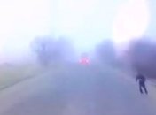 Сеть шокировал инцидент с мужчиной, который бросился под колеса грузовика в Николаеве (видео)