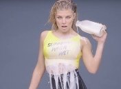 Ким Кардашьян искупалась в молоке в новом откровенном клипе Ферги (Видео)