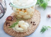 Маринованный чеснок - отличная зимняя закрутка