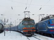 "Укрзализныця" работает круглосуточно по очистке путей и платформ