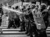 У США автомобіль протаранив натовп протестуючих