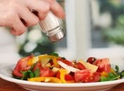 Ученые: Соленая пища вызывает ожирение