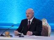 "Взорвать ситуацию элементарно": Лукашенко о российском языке в Беларуси