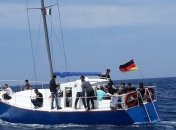 Граждан Украины задержали на переправке нелегалов яхтой в Грецию и Италию