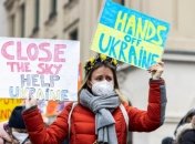 Люди по всему миру просят обратить внимание на Украину