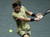 Известный российский теннисист разбил себе колено ракеткой (видео)