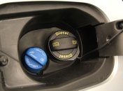 Кришка для бачка AdBlue зазвичай синього кольору