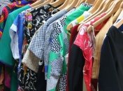 Одеждой из секонд-хенда в Украине уже никого не удивить