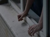 Закрилася зсередини і злетіла з 7 поверху: у Львові з вікна гуртожитку випала студентка