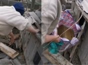 "Наша нация непобедима": украинка "отжала" мешок боеприпасов у россиян, пока они спали пьяные (видео)