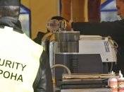 Кабмин разрешил охранникам носить электрошокеры