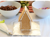 Съедобные поделки для детей: строим дом из печенья и творога