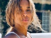 В черном бикини: беременная Сиара устроила жаркую фотосессию