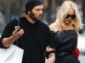 Супруг Памелы Андерсон хотел тайно аннулировать брак