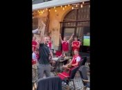 Австрийские болельщики вместе с украинцами спели "Путин - х*йло" на Евро-2020 (видео)