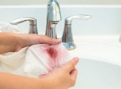 Как быстро убрать пятна с одежды