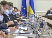 Власти выделят средства на выплату повышенных окладов медикам, которые борются с COVID-19