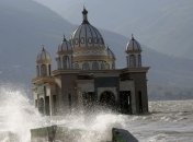 В Индонезии из-за стихийных бедствий продолжают гибнуть люди 