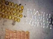 На блокпосту задержали автомобиль с 40 гранатами и коноплей