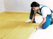 Підлога пропускає найменше тепла на вулицю, але про її стан теж потрібно дбати