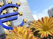 Экономист: Еврозону от краха спасет обесценивание единой валюты