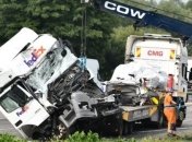 В Британии грузовики разтрощили автобус, есть жертвы