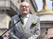 Отца главы ультраправой партии Франции обвинили в растрате средств