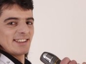 Известный участник "Х-фактора" попался полицейским с поддельным удостоверением (видео)