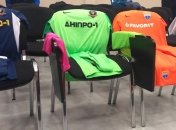 Без рукопожатий и брани: в УАФ призвали футболистов к порядку