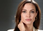 Анджелина Джоли удивила поклонников розовыми волосами 