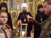 Пластуны передали Вифлеемский огонь мира главе УПЦ Епифанию