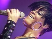 Косметическая компания отказалась продлять контракт с Рианной